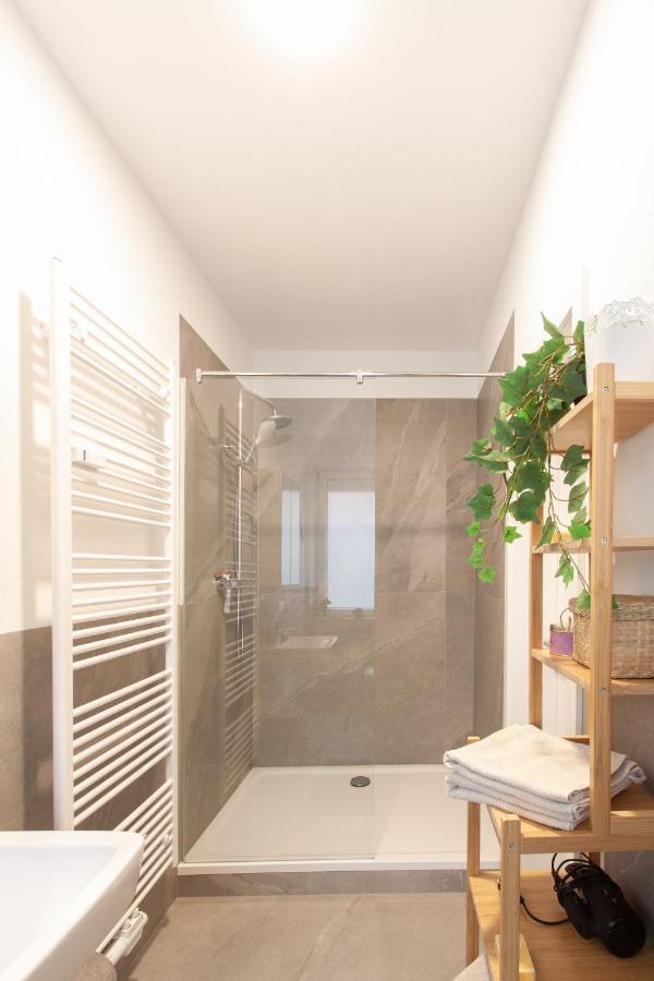 Appartement Juliusliving - Modernes Wohnen An Der Juliuspromenade à Wurtzbourg Extérieur photo